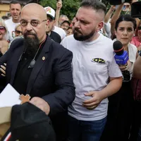 Piedone se pretinde sărac cu 5 mașini, 4 terenuri, vilă pe numele unei pensionare. Fiul, milionar - Foto: INQUAM PHOTOS / Goerge Călin