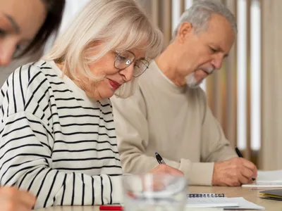 Pensionarii se pot înscrie de azi pentru un ajutor la pensie de 50 lei. Ce pași trebuie să facă? - Foto: Freepik (Imagine cu rol ilustrativ)