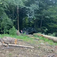 Două femei și doi copii, la spital, după o aventură off-road. Șoferița a pierdut controlul - Foto: IPJ Vâlcea