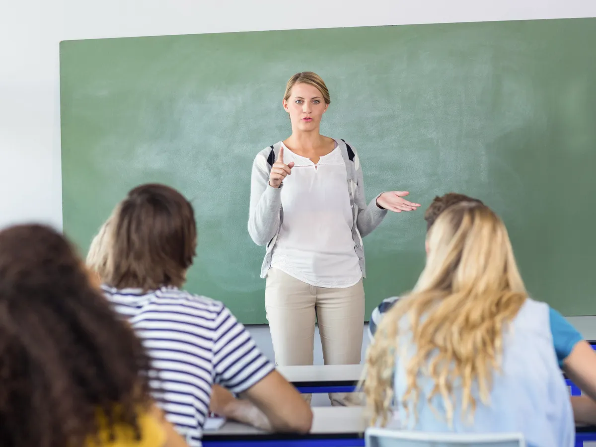 Profesoară la clasă - Foto: Profimedia Images (Imagine cu rol ilustrativ)