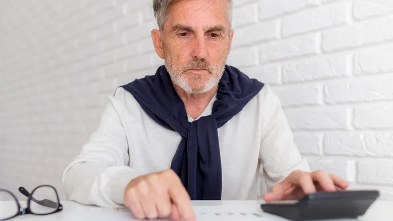 Ajutor la pensie pentru facturi. Ce trebuie să respecte pensionarii, pentru a beneficia de sprijin - Foto: Freepik (Imagine cu rol ilustrativ)