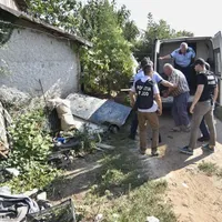 Ghorghe Dincă va fi dus din nou la casa sa din Caracal după ce a fost audiat toată noaptea Foto: INQUAM Photos/Bogdan Dănescu