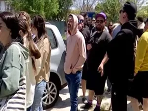 Cozi la vot în secţiile de pe litoral. Au rămas fără buletine de vot din cauza fluxului de alegători foto: captură video Observator