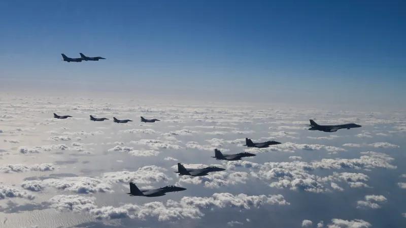 Bombardierul transpacific B-1B al SUA amenință Coreea de Nord. Kim Jong Un, avertisment dur - Foto: Profimedia images