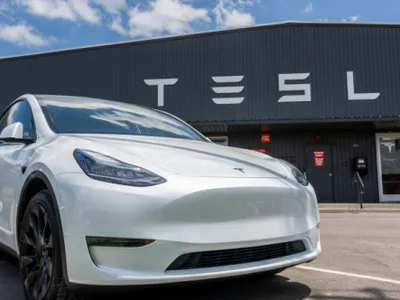 Românca ale cărei inițiale sunt gravate pe bateriile Tesla a câștigat un proces împotriva lui Elon Musk. Cine este Cristina Bălan