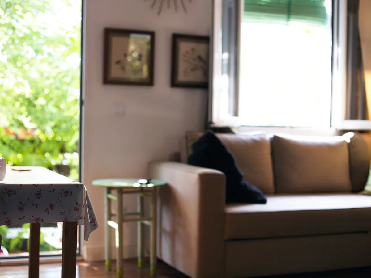 Foto: Proprietarii apartamentelor nelocuite trebuie să plătească sume mari la întreținere Sursa: Freepik