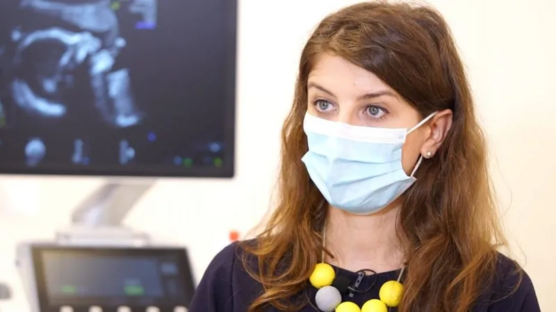 Dr. Brîndușa Cimpoca este un medic român care s-a supraspecializat în medicină materno-fetală