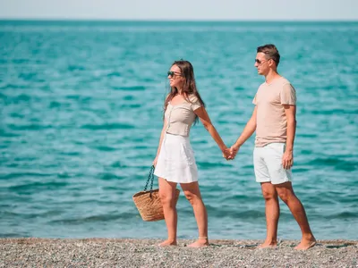 Cuplu pe litoral - Foto: freepik (Imagine cu rol ilustrativ)