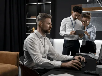 „AI-ul nu iartă”. Temeri în rândul programatorilor din România: salarii mai mici și joburi în pericol