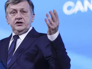 Alegeri prezidențiale 2025. Reacția lui Crin Antonescu după apariția primelor rezultate: „Victoria nu e decisă. Numărăm fiecare vot”