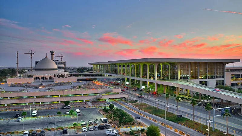 VIDEO Cum arată și unde se află aeroportul cât o țară? E de trei ori mai mare ca Bucureștiul - Foto: EurAsian Times