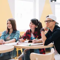 Program de guvernare. Normă didactică mărită pentru profesori. Ce se întâmplă cu bursele elevilor - Foto: Freepik (Imagine cu rol ilustrativ)