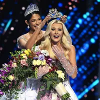Victoria Kjær Theilvig din Danemarca, încoronată Miss Universe 2024. Cine a reprezentat România? - Foto: Profimedia Images