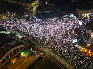 Zeci de mii de persoane au protestat împotriva corupției în Serbia, de ziua națională - Foto: Profimedia Images