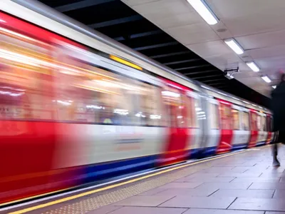 Trenurile vor circula luni pe toate magistralele de metrou după un program prelungit cu două ore / digi24