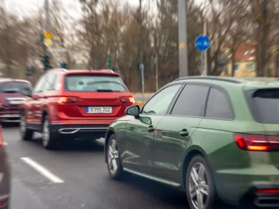 Mașini în trafic - Foto: Magnific (rol ilustrativ)