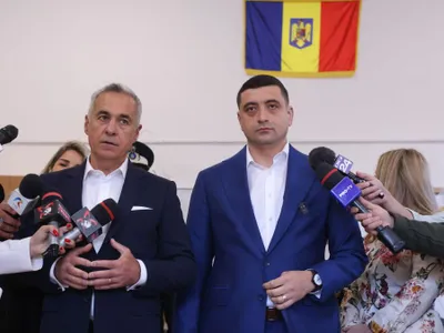 George Simion şi Călin Georgescu, l a ieşirea de la vot - Foto: INQUAM PHOTOS/George Călin