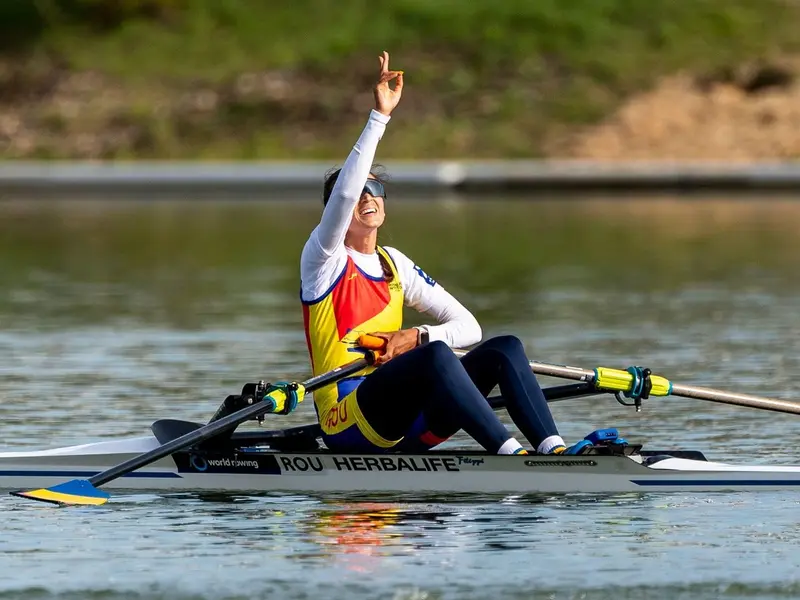 Ionela Cozmiuc sărbătorește după ce a câștigat finala A a probei de schif simplu feminin la Campionatele Mondiale de Canotaj din 2022  - Foto: Profimedia Images