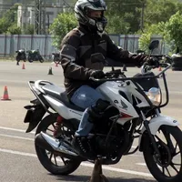 Șoferii cu categoria B vor putea conduce și motociclete. Cine se încadrează și ce trebuie îndeplinit - Foto: Observator / imagine cu caracter ilustrativ