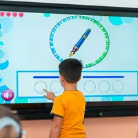 3.000.000.000 lei costă tablele inteligente pentru profesori. Ce funcții au și cum ajută la predare / macrotehnicus