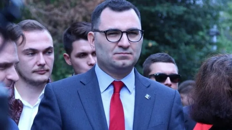 Deputat PNL: Asta e soluția PSD-ului? Să ia zahărul din ceaiul românilor? Urmează taxa la fasole?/FOTO: Facebook/Cristian Bacanu