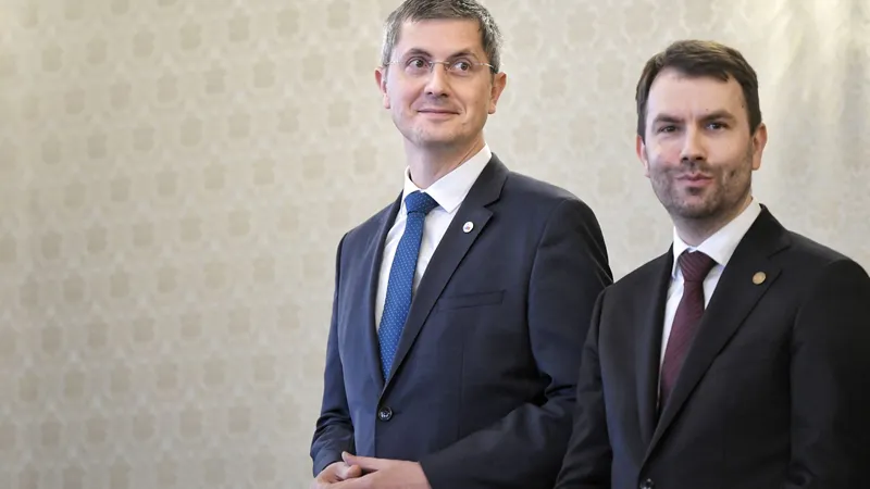 Barna și Drulă acuză coaliția PSD, PNL şi UDMR că mimează desființarea SIIJ, în dauna Justiției. / Foto: fanatik.ro