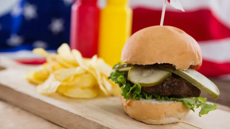 Un mare lanț de fast-food, amendat de ANPC. Ce nereguli au descoperit inspectorii? - Foto: Profimedia Images/ Imagine cu caracter ilustrativ