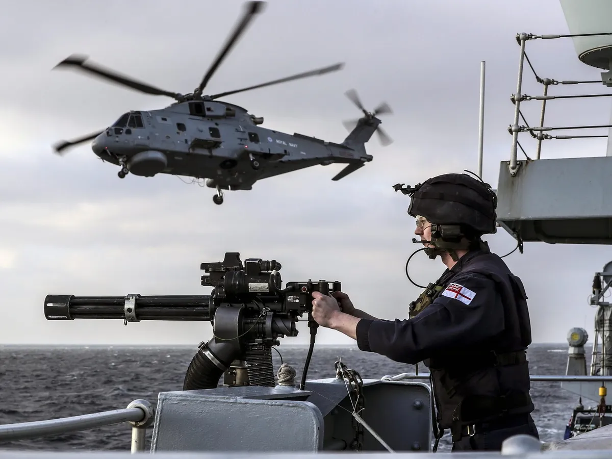 HMS St Albans în timpul unei interceptări a crucișătorului rusesc Marshall Ustinov în Canalul Mânecii - Foto: Profimedia Images (imagine cu rol ilustrativ)