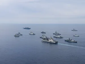 Noile amenințări cărora le sunt supuse navele NATO. Ce spun comandanții Alianței că trebuie făcut pentru a limita vulnerabilitățile