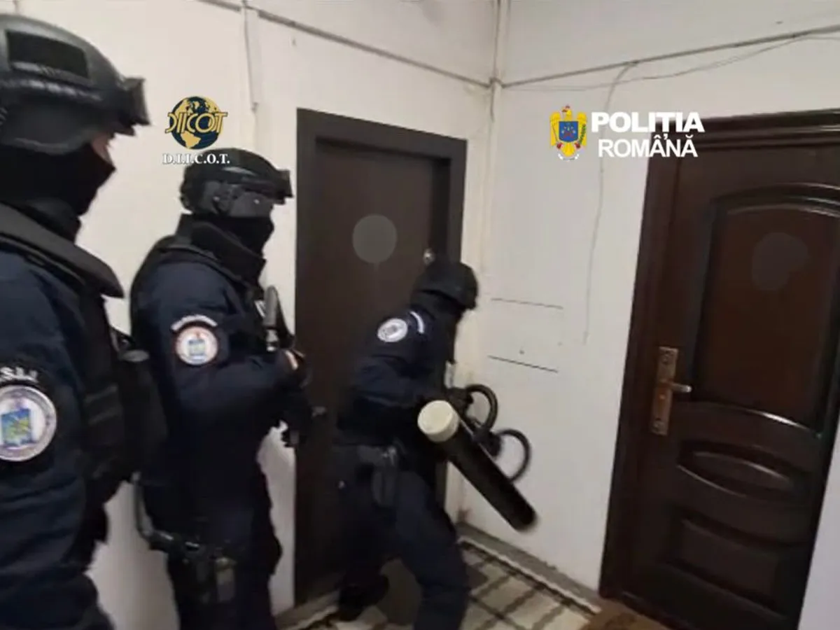 Percheziții - Foto: Poliția - DIICOT