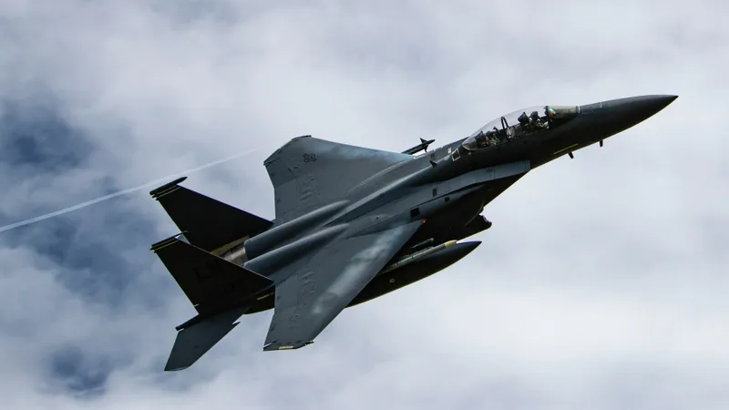VIDEO De ce are nevoie Ucraina de avioane F15 și F16 pentru a curăța cerul de avioane rusești/ Profimedia photos