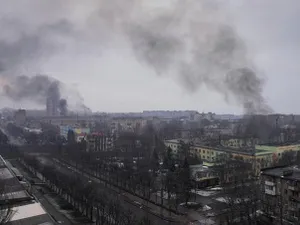 Centrul orașului Mariupol este puternic bombardat de armata rusă/FOTO: Twitter