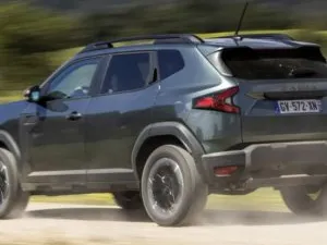 Dacia Duster pe benzină vs Volvo electric. Testul făcut de suedezi s-a încheiat cu o concluzie neașteptată