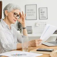 Cum iei 450 lei ajutor la pensie pentru plata facturilor. Unde și cum depui cererea? - Foto: Freepik (Imagine cu rol ilustrativ)