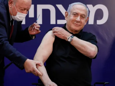 Premierul Israelului a fost printre primii care s-au vaccinat, ca să dea un exemplu