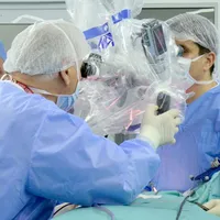 A doua operație deosebită în semiîntuneric la Iași. Tumoră cerebrală gigant la un copil de 12 ani - Foto: ZiaruldeIasi(foto cu rol explicativ)