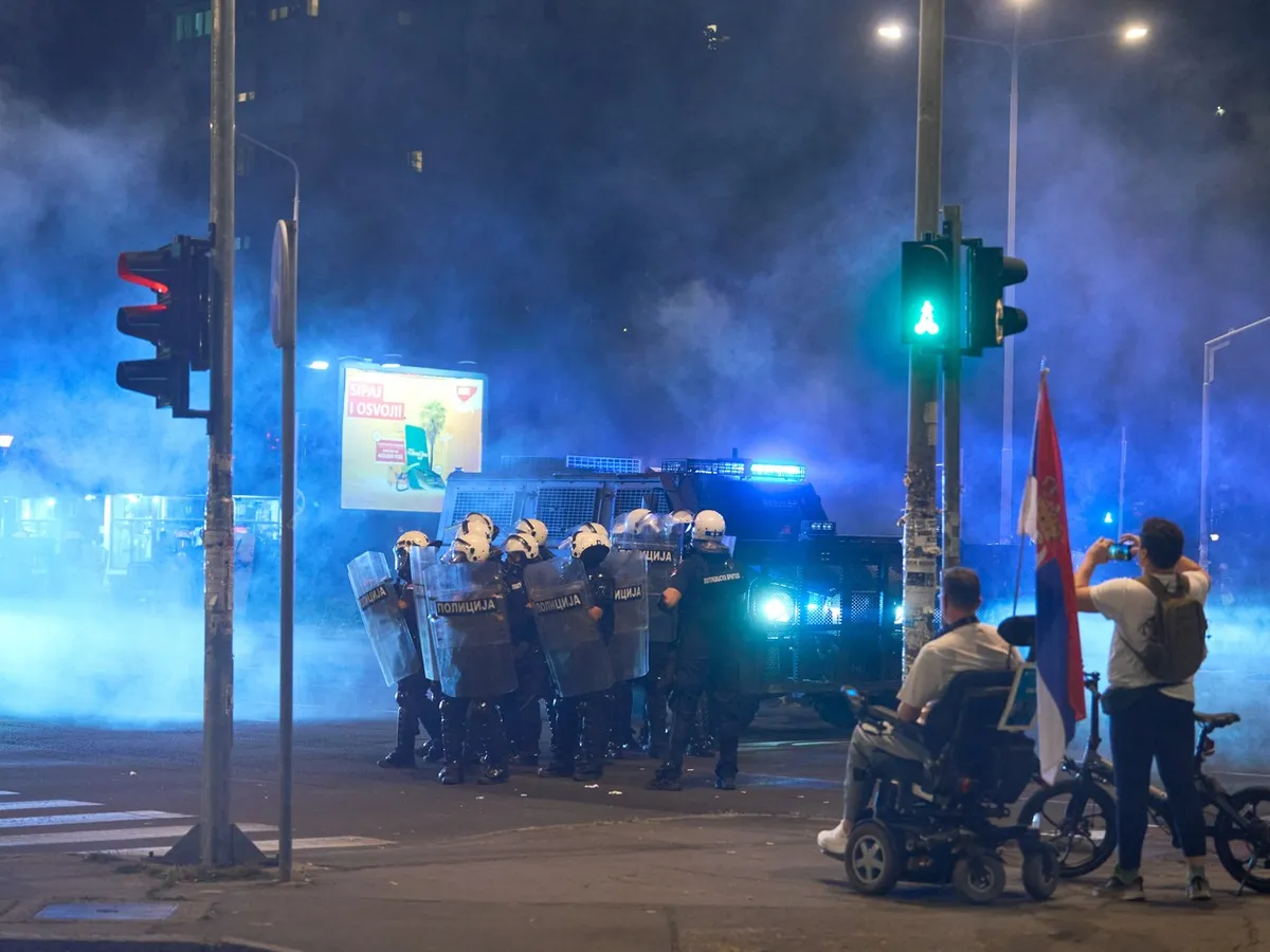 A 5-a noapte de ciocniri violente în Serbia, între protestatarii antiguvernamentali şi poliţie - Foto: Profimedia Images