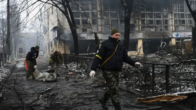 Carnagiu la Mariupol: peste 5.000 de persoane, ucise de la începutul asaltului forțelor ruse. / Foto: bbc.com