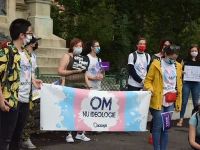 Imagine de la protestul comunității LGBT, după ce legea a trecut de Parlament,. Sursa foto: Asociația Accept