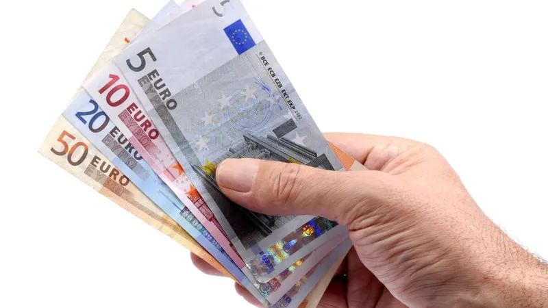 Curs BNR, 29 mai. Moneda euro se apreciază puţin, tot sub noul prag psihologic, de 5.10 lei - Foto: Freepik/k studio