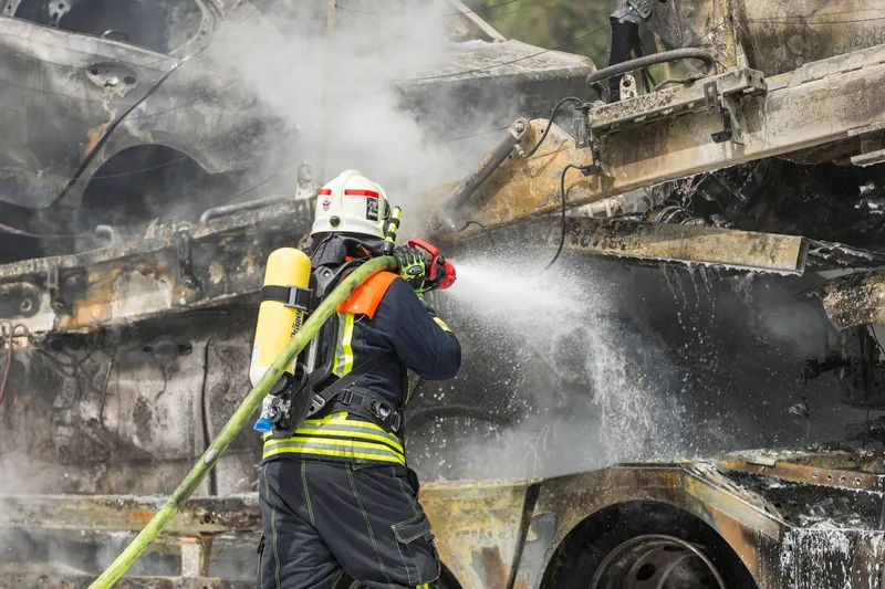 Camioane ale Bundeswehr-ului au fost incendiate la uzina MAN de l&acirc;ngă Magdeburg - Foto: Profimedia Images (imagine cu  rol ilustrativ)