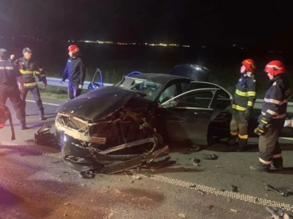 Mercedes S-Klasse, „șifonat” bine de două TIR-uri pe centura Bacăului. / Foto: Info Trafic 24, Facebook