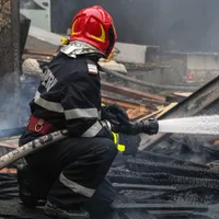 ISUBIF: Incendiu la un bloc din Capitală, o latură arde total/FOTO: Facebook/ISUBIF