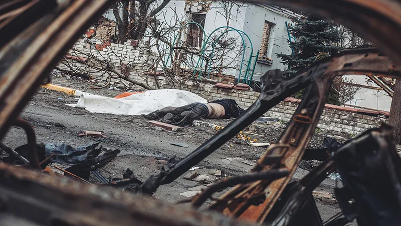 Cadavrele civililor uciși de armata rusă au fost lăsate pe străzile din Bucea pentru a înfricoșa populația - Foto: Getty Images