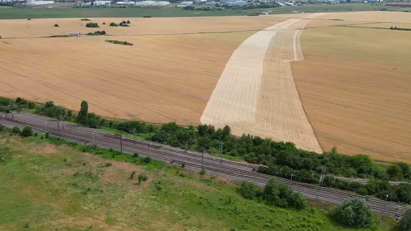 Primul ciot de autostradă „Made in China” din România intră în lucru. Cum au „fentat” chinezii legea - Foto: captură video