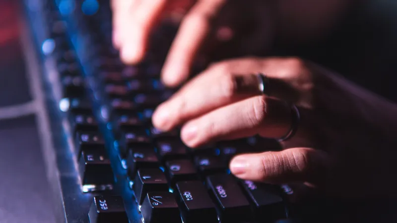 Atenție la atacurile phishing! Vin emailuri suspecte cu atașamente periculoase. Cum vă protejați - Foto:. Profimedia Images