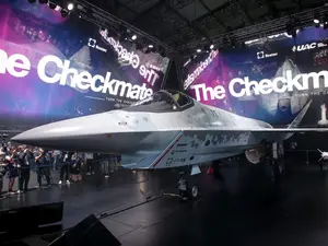 Suhoi „Checkmate”, un avion de vânătoare supersonic modulabil, cu tehnologie AI. / Foto: inceptivemind.com