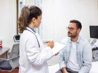 Pacient la medic - Foto: freepik (rol ilustrativ)