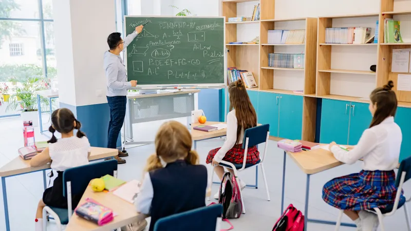 Profesor la clasă - Foto: Pexels / Yan Krukau