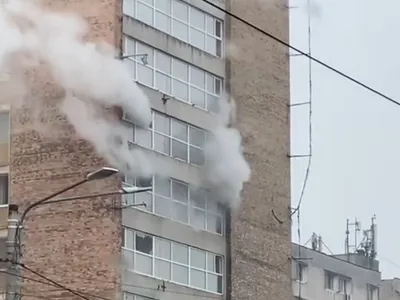 Flăcările au apărut la etajul al șaselea. FOTO: Captură video